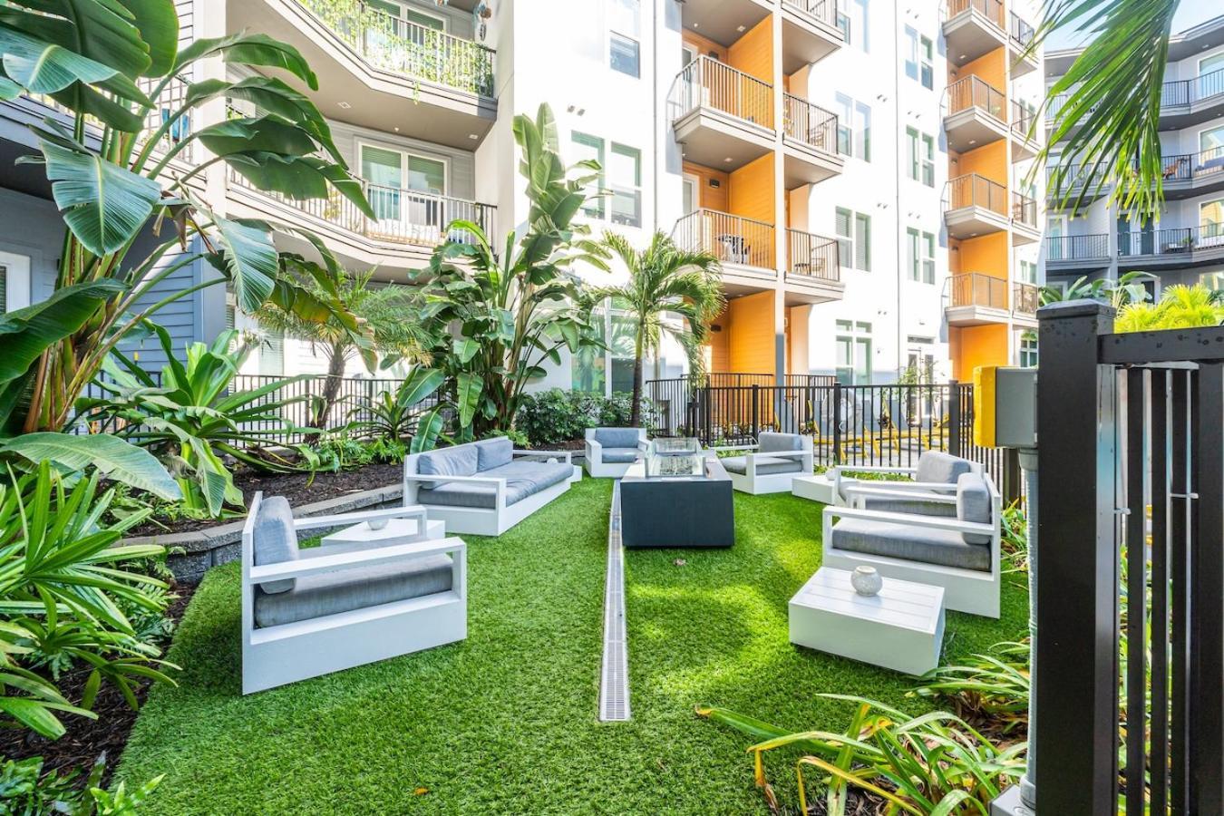 Апартаменты Stylish 1 Bed In Downtown St Pete W Free Parking Сент-Питерсберг Экстерьер фото
